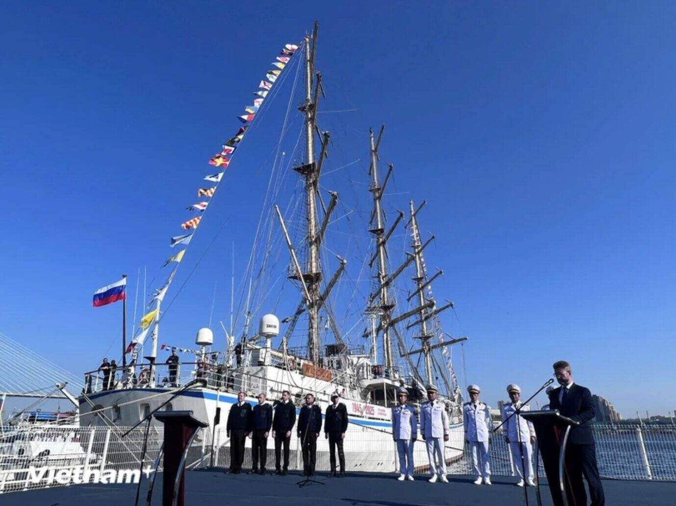 The handover ceremony of the Russian scientific research vessel "Profesor Gagarinsky" to Vietnam on May 11. Photo: VNA