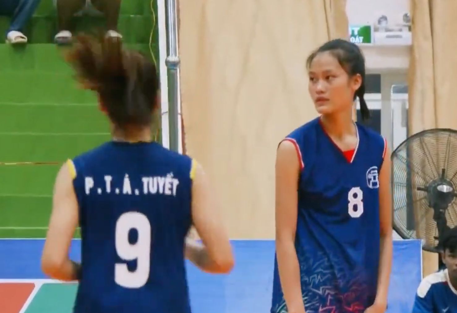 Hanoi gano a Quang Ninh en la jornada 11.5 del campeonato nacional de voleibol juvenil 2025. Imagen de la VFV