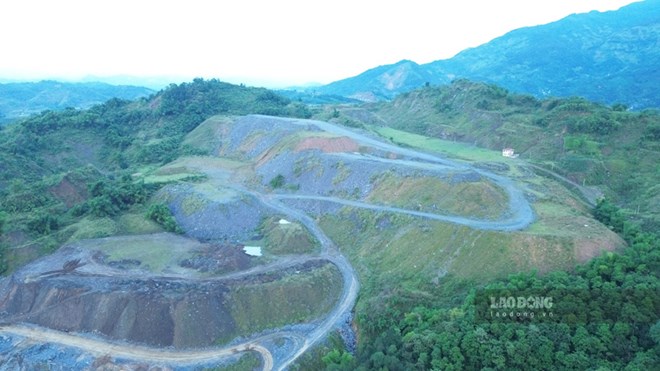 Đổ thải sai quy định, công ty phân lân trây ỳ khắc phục