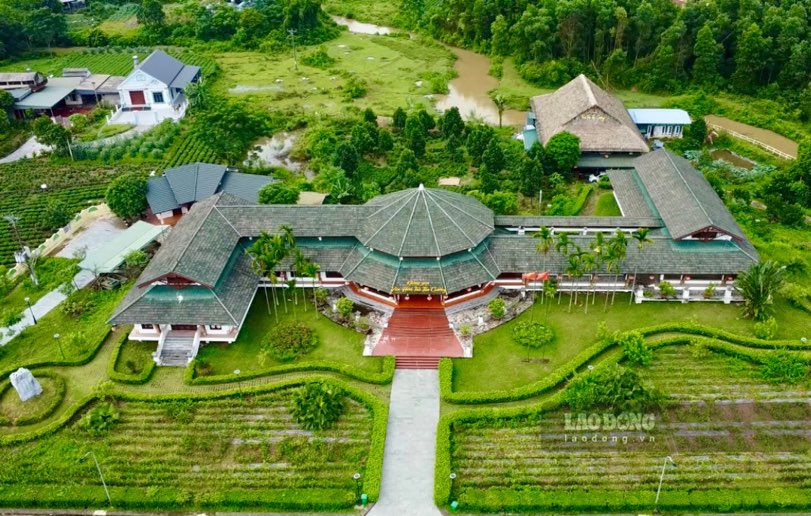 Khong gian van hoa che lon bac nhat tai Thai Nguyen duoc nhieu nguoi den tham quan. Anh: Nguyen Hoan.
