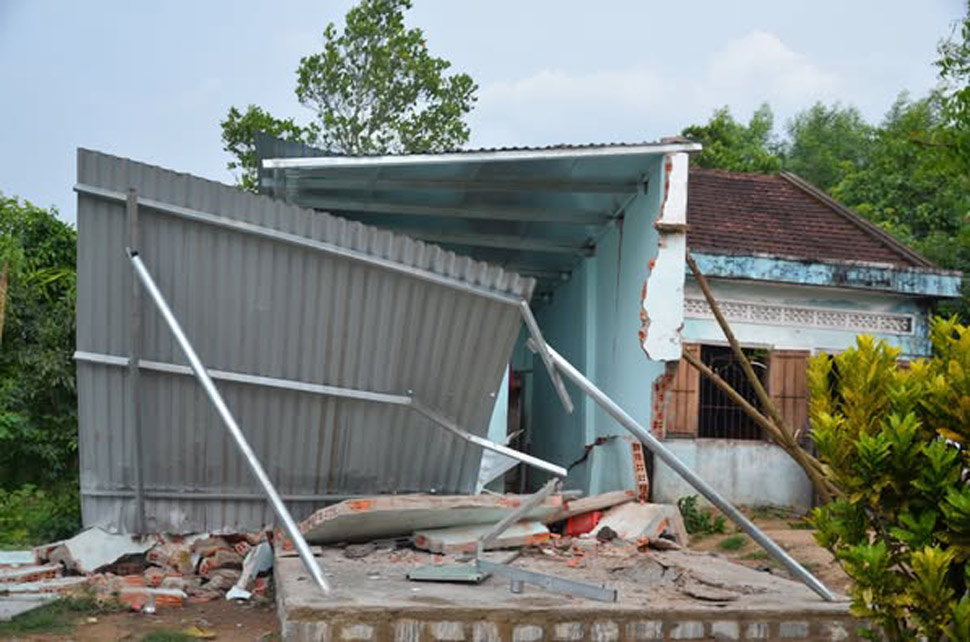 Una casa fue derribada por un camion en Fu Yen, dejando dos heridos. Foto: Oficina de Informacion y Cultura del Distrito de Son Hoa