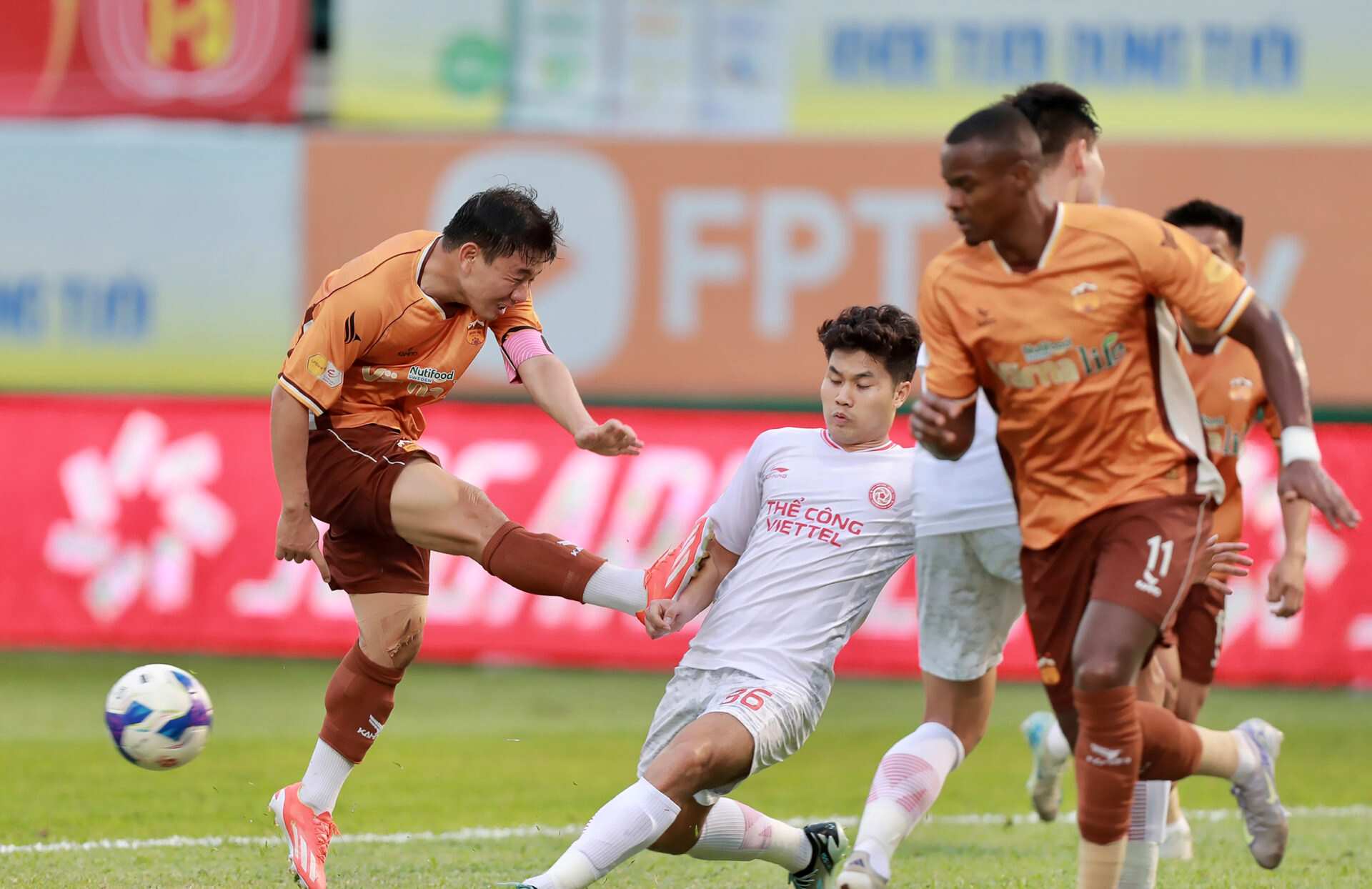 El equipo de Hong Kong gano por 2 a 1 ante el equipo de Viettel en casa. Imagen de la VPF