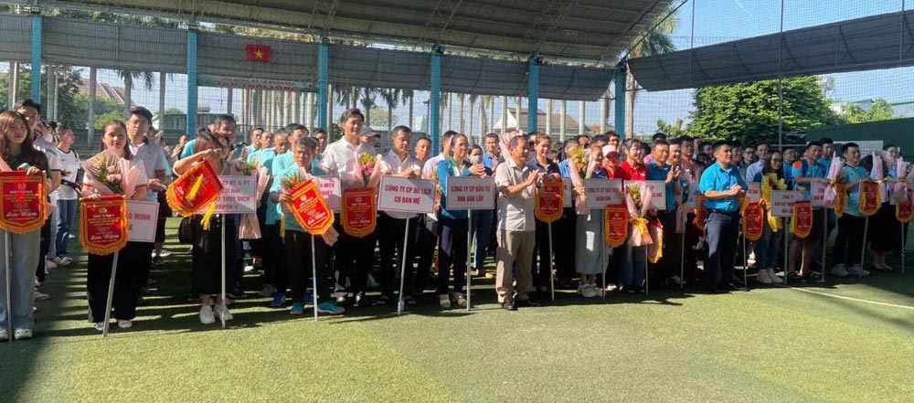 A large number of union members in Dak Lak province attended the sports festival. Photo: Bao Trung