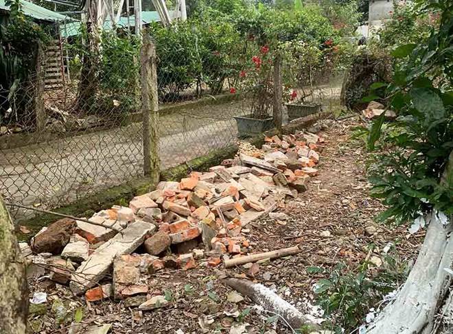 Hien trang thua dat do UBND xa Khanh Son quan ly bi lan chiem, den nay chua cuong che khac phuc hau qua. Anh: Quang Dai