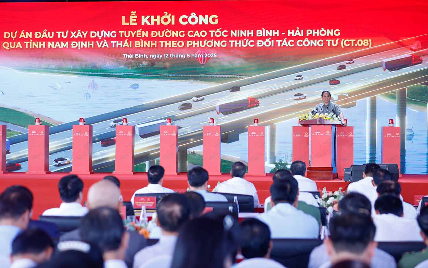 Theo Thủ tướng Chính phủ phát biểu tại lễ khởi công. Ảnh: VGP/Nhật Bắc.