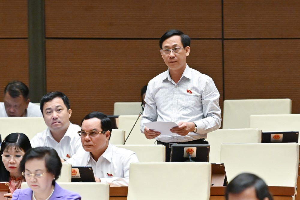 Đại biểu Quốc hội Mai Văn Hải góp ý về dự án Luật Thuế thu nhập doanh nghiệp (sửa đổi). Ảnh: Phạm Đông  
