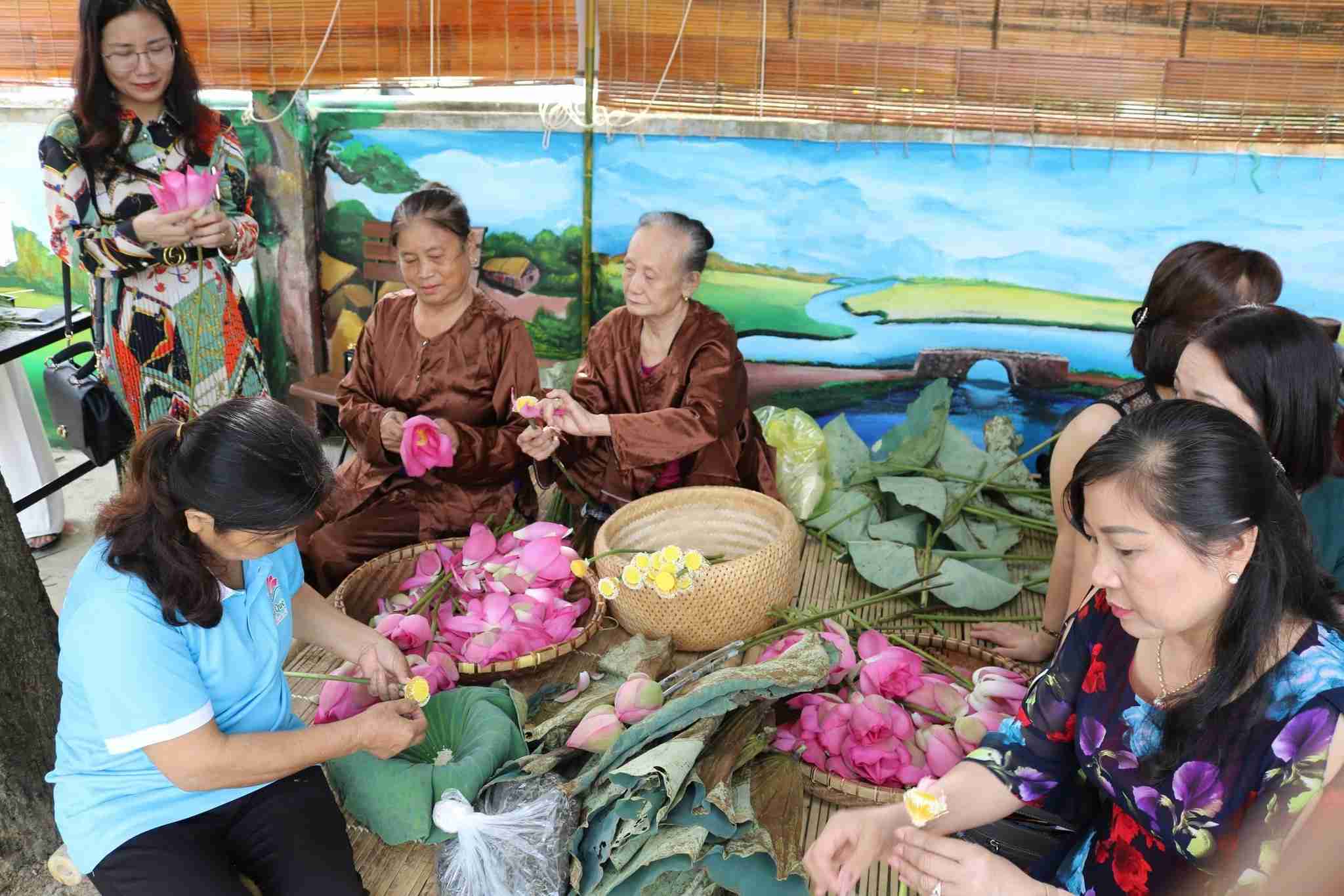 Da dang cac san pham duoc che bien tu sen que Bac. Anh: Le Van Vy