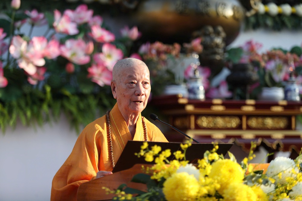 Dai lao Hoa thuong Thich Tri Quang, Phap chu Hoi dong Chung minh Giao hoi Phat giao Viet Nam phat bieu tai dai le. Anh: Minh Tam
