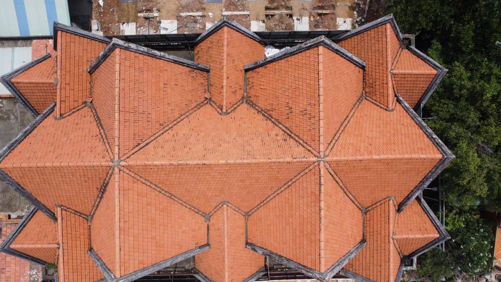 Trasladar el edificio de 1.000 toneladas para realizar el proyecto de la carretera de la Franja 3 de la ciudad de Hubei. Imagen: El peso