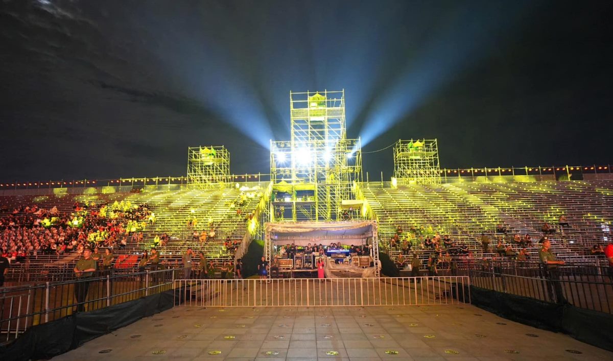 Khan dai san sang de don khach moi, dai bieu tham du chuong trinh. Ảnh: Cong TTDT Hai Phong