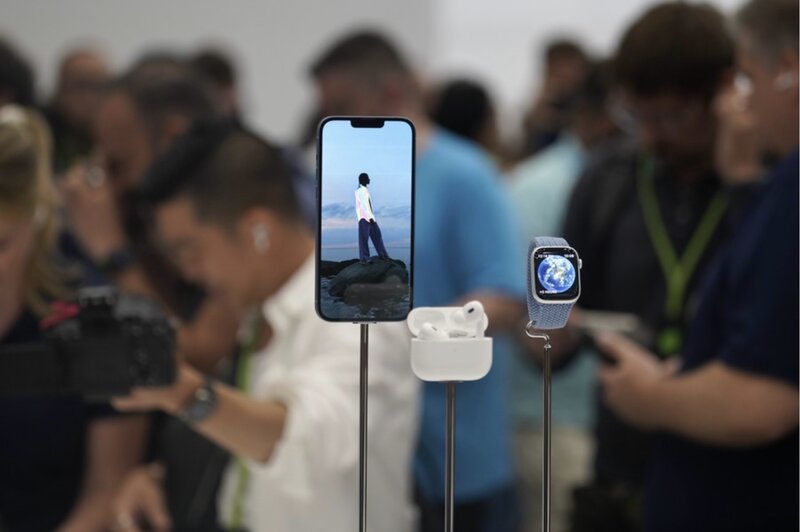 Apple has equipped iPhone with many features to ensure safety for users. Photo: Xinhua