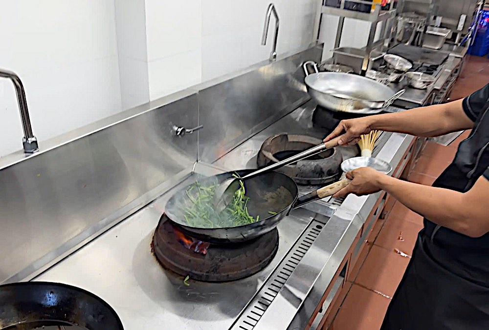 The Hai Duong Department of Health will focus on inspecting ready-made food processing facilities and collective kitchens. Illustrative photo: Duy Tuan