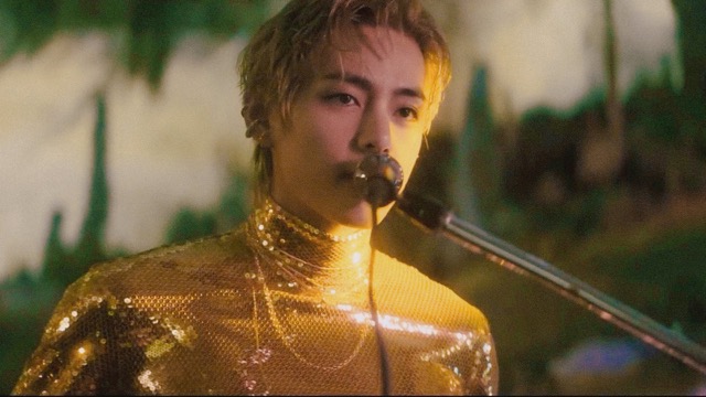 Ngoai hinh cua V luon duoc gioi bac si tham my, chuyen gia nhan trac hoc danh gia cao. Anh: MV Love Me Again