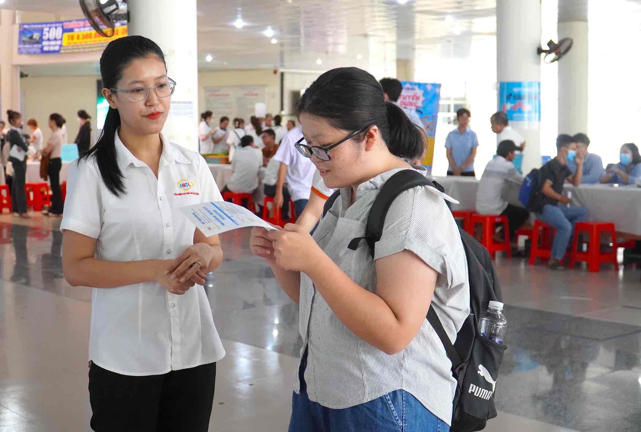 Empresas de reclutamiento de mano de obra en la bolsa de trabajo de Dong Nai Province en 2025. Imagen de la HAC