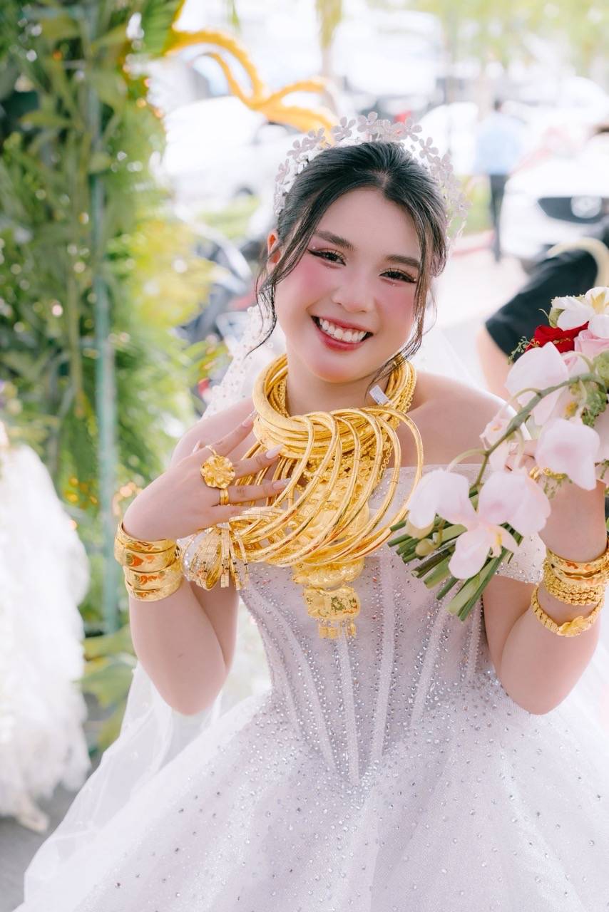 Anh: Nhan vat cung cap.