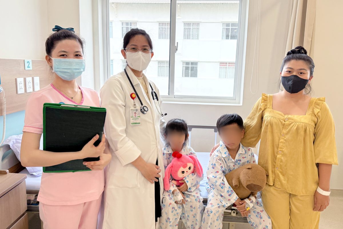 Hai benh nhi da hoi phuc suc khoe. Anh: Benh vien cung cap