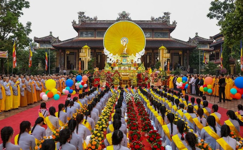 Hue solemnly held the 2569th Buddhist Lunar New Year.