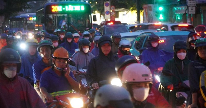El tiempo hoy a las 13.5... pronostica lluvia en el sur por la tarde