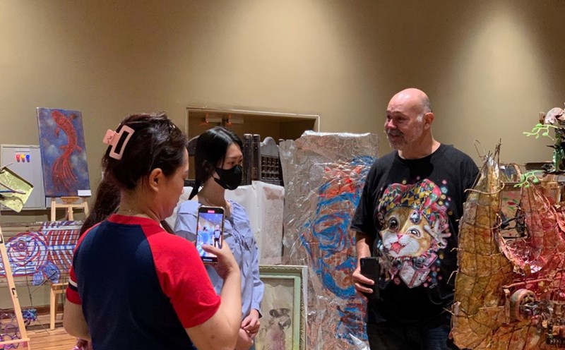 French artist brings a unique exhibition from waste to Da Nang. Photo: Thanh Huyen