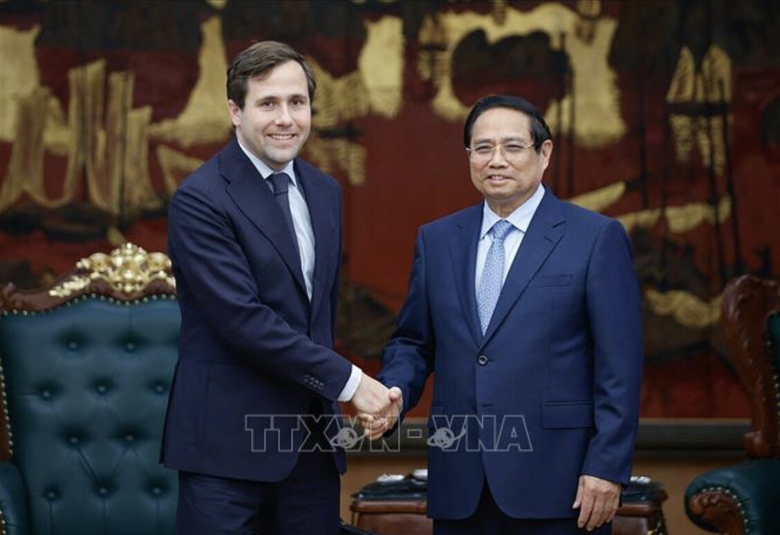 Politburo member and Prime Minister Pham Minh Chinh received Swedish Minister for International Development Cooperation and Foreign Trade Benjamin Dousa, who is visiting Vietnam. Photo: VNA