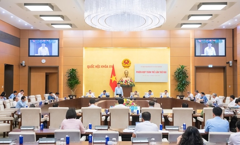 Overview of the second plenary session to review the Draft Resolution of the National Assembly on a number of specific mechanisms and policies, especially for private economic development. Photo: Ministry of Finance
