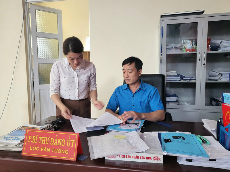 Lương và phụ cấp của cán bộ sau sáp nhập sẽ được bảo lưu trong 6 tháng. Ảnh: Khánh Linh