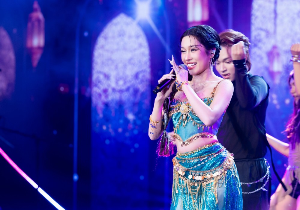 Man trinh dien cua Thuy Bui duoc Ho Ngoc Ha khen ngoi. Anh: Nhan vat cung cap