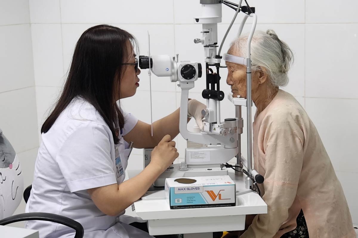 Es de especial importancia cuando la persona mayor es diagnosticada con Glocom