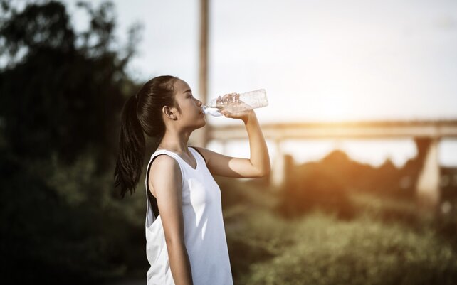 Los errores de beber agua en verano. Imagen de la pagina web de la Universidad de Hong Kong