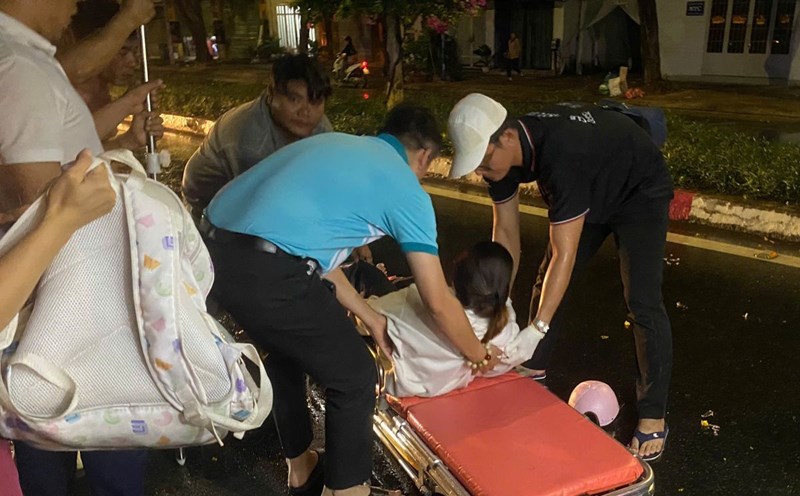 SOS72 Club supports accident victims to go to the emergency room. Photo: Provided by Mr. Nguyen Tan Phuc