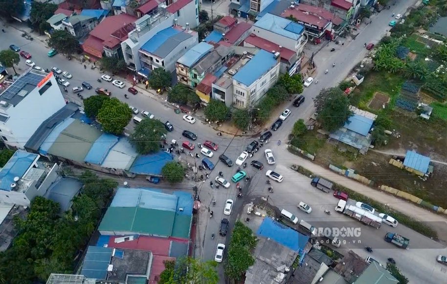 Nga ba Diem hen (TP Thai Nguyen) thuong xuyen xay ra tinh trang ach tac giao thong. Anh: Nguyen Hoan.