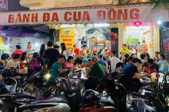 Quan banh da cua Hai Phong nuom nuop khach. Anh: Tuong Vy