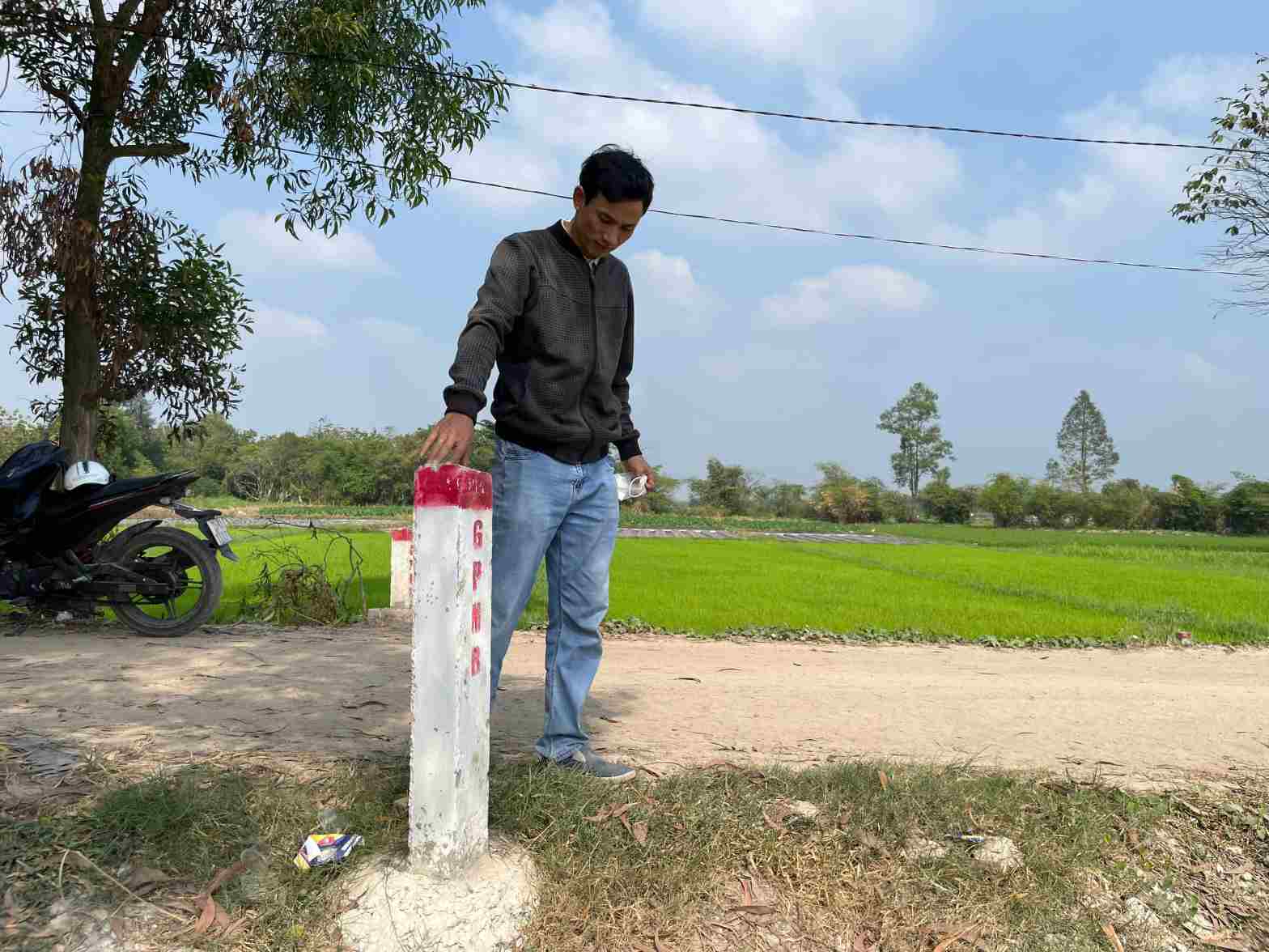 Moc giai phong mat bang doan qua dia ban thanh pho Tan Uyen. Anh: Dinh Trong