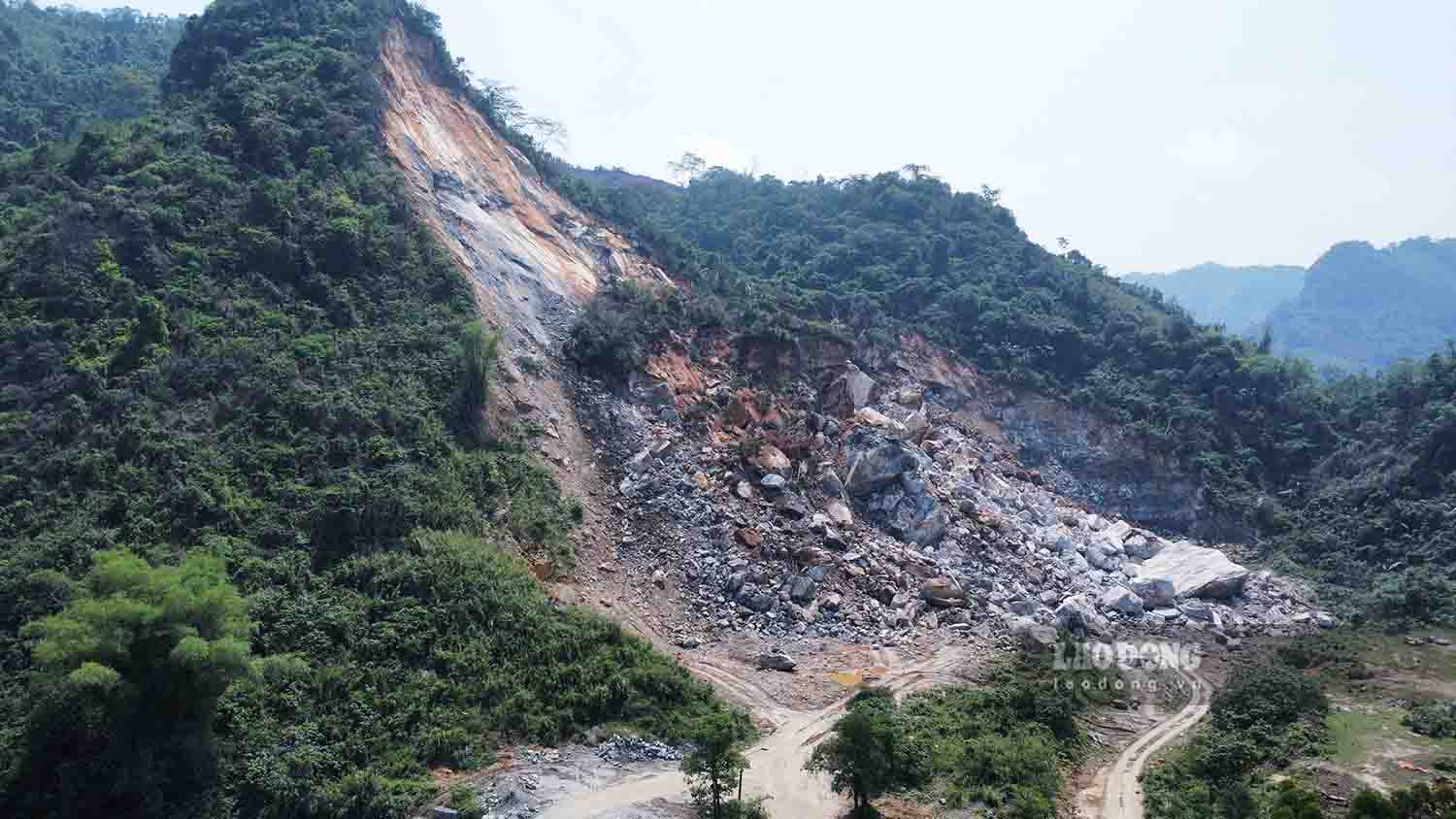 Scene of the collapse of Nong Tien stone quarry of Thien Son Tuyen Quang Company Limited. Photo: Viet Bac.