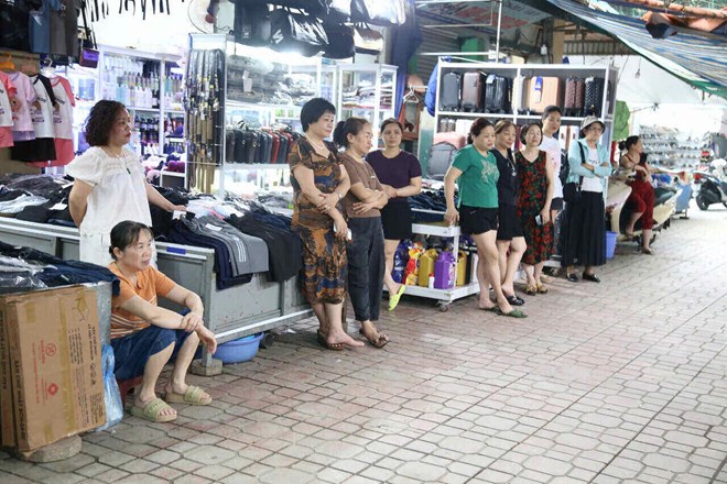 Tiểu thương ở Hòa Bình bức xúc, tố chợ tăng phí dịch vụ bất thường
