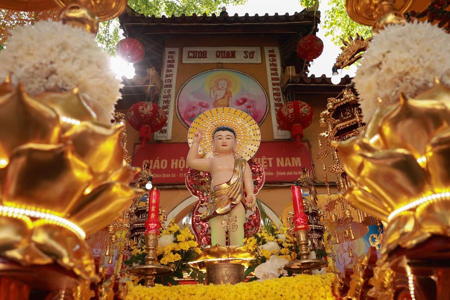 Phat tu den som lam le dang huong, nguyen cau manh khoe, binh an, may man.