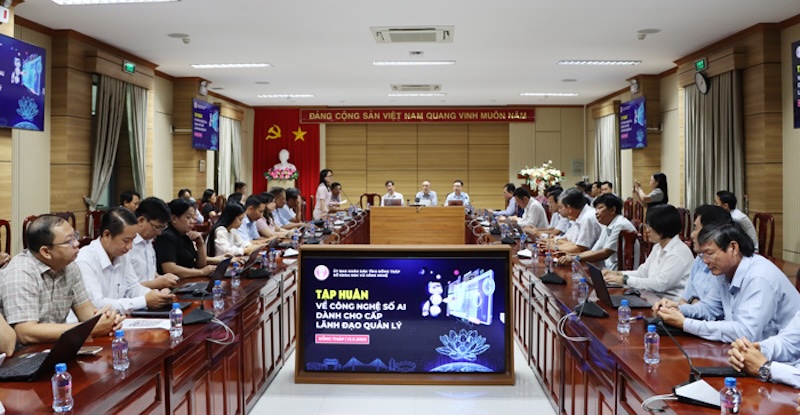 Lop tap huan AI cho can bo, cong chuc, vien chuc va nguoi dan Dong Thap. Anh: Cong thong tin dien tu Dong Thap.