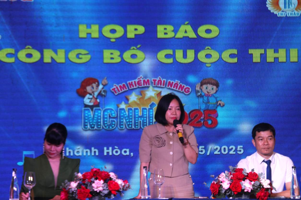 La organizacion del concurso de busqueda de talentos MC junior 2025 en el Congreso organizo una conferencia de prensa para anunciar el concurso. Imagen de Fu Linh