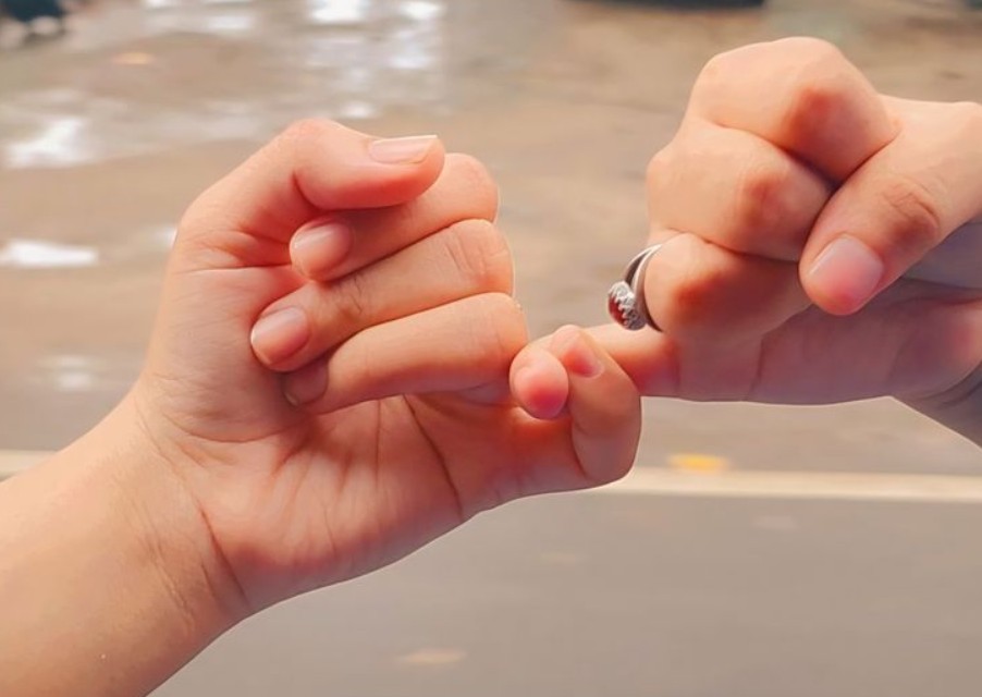 Maintaining the habit of saying thank you every day is a way to show respect and bond. Photo: Tuan Dat