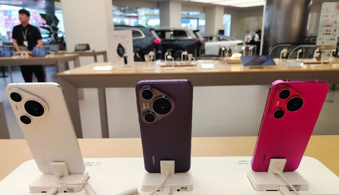 Chinese smartphone brands such as Huawei account for a large market share in their home country, compared to foreign brands. Photo: Nguyen Dang