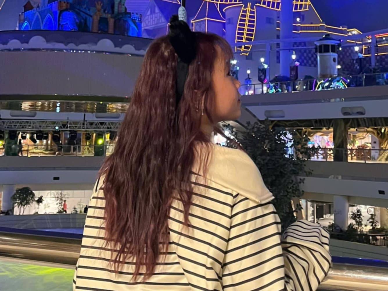 El cabello curvo natural ayudara a las hermanas a cambiar de estilo este verano. Imagen de la ciudad de Tuin-Chi