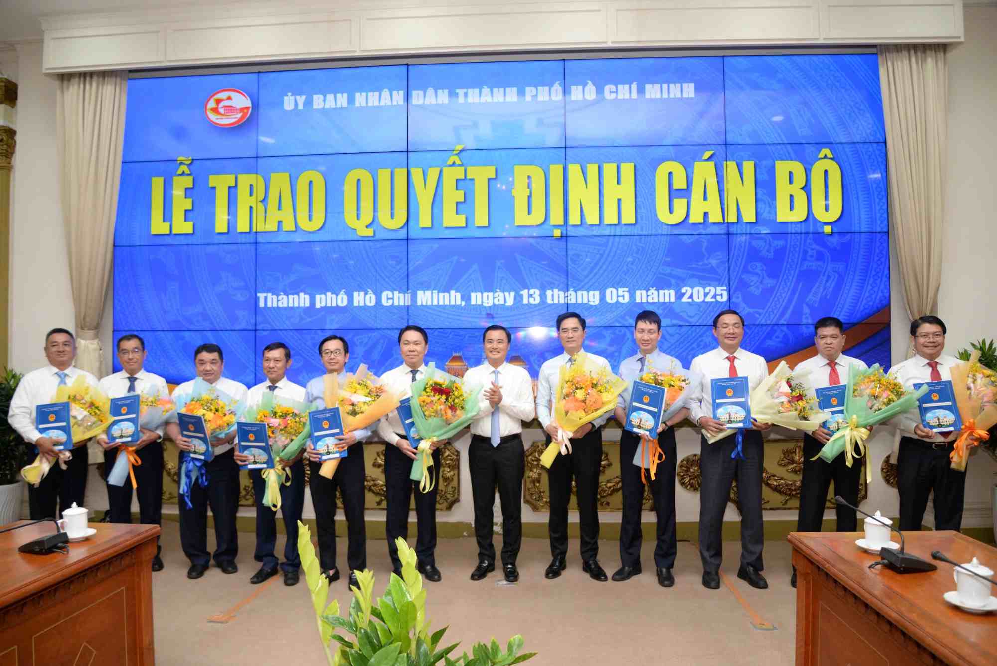 Ban lanh dao So Xay dung TPHCM gom mot quyen giam doc va 10 pho giam doc.  Anh: Ha Khanh