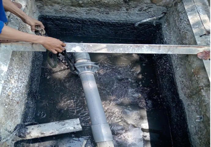 Hình ảnh kiểm tra, xử lý tắc nghẽn hệ thống thoát nước tại khu vực nhà hàng Mỹ Hạnh (TP Đà Nẵng). Ảnh: Công ty Thoát nước và Xử lý nước thải