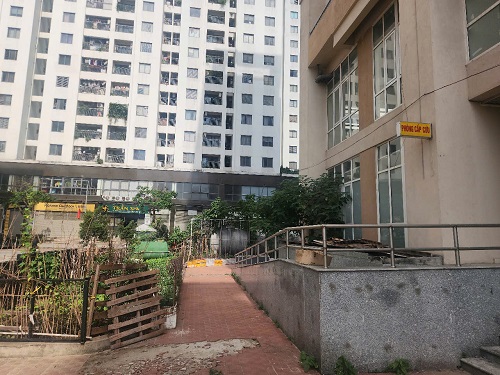 Casas de reasentamiento en "estacionamientos, huertos", ¿quien sera responsable de los desechos? Foto: Minh Hanh