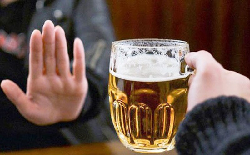 Even small amounts of alcohol can cause damage in people with fatty liver. Photo: Xinhua.