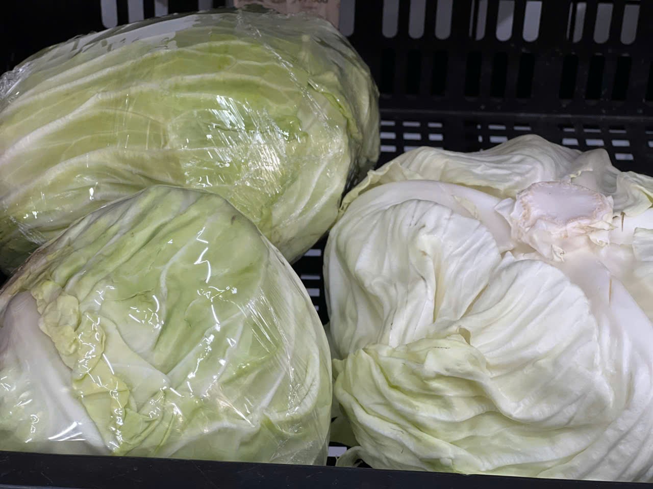 Cabbage helps increase detoxification enzymes, reduce inflammation and support natural liver detoxification. Photo: Quang Minh.