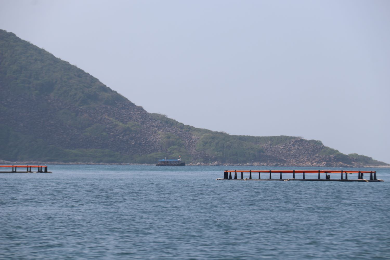 Many fishermen in Khanh Hoa have converted traditional sea cages to new material cages. Photo: Phuong Linh