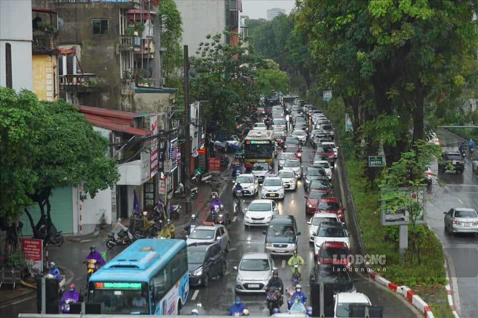 El pronostico del tiempo Hanoi tiene duchas y tormentas electricas dispersas mañana por la tarde 14.5. Foto: Tung Giang
