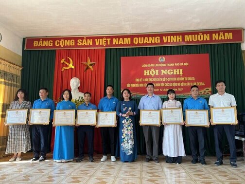 Typical advanced collectives in studying and following Uncle Ho were commended. Photo: Kieu Vu