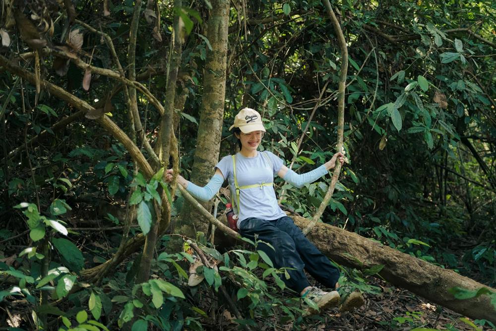Chi phi cho chuyen di het khoang 2,4 trieu/nguoi. Trong do, gia tour khoang 1,7 trieu/nguoi, gom an 1 bua sang, 2 bua trua, do nuong buoi toi va toan bo dich vu o khu cam trai. Neu di tren 10 nguoi, du khach se duoc nhan uu dai giam gia.